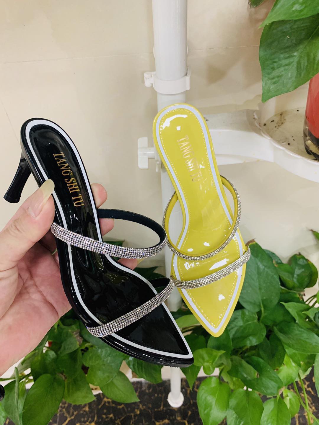 Victory Shoes 2020 New Summer Women's three-color pointed-toe thin-heeled fashionable sandals Specification image