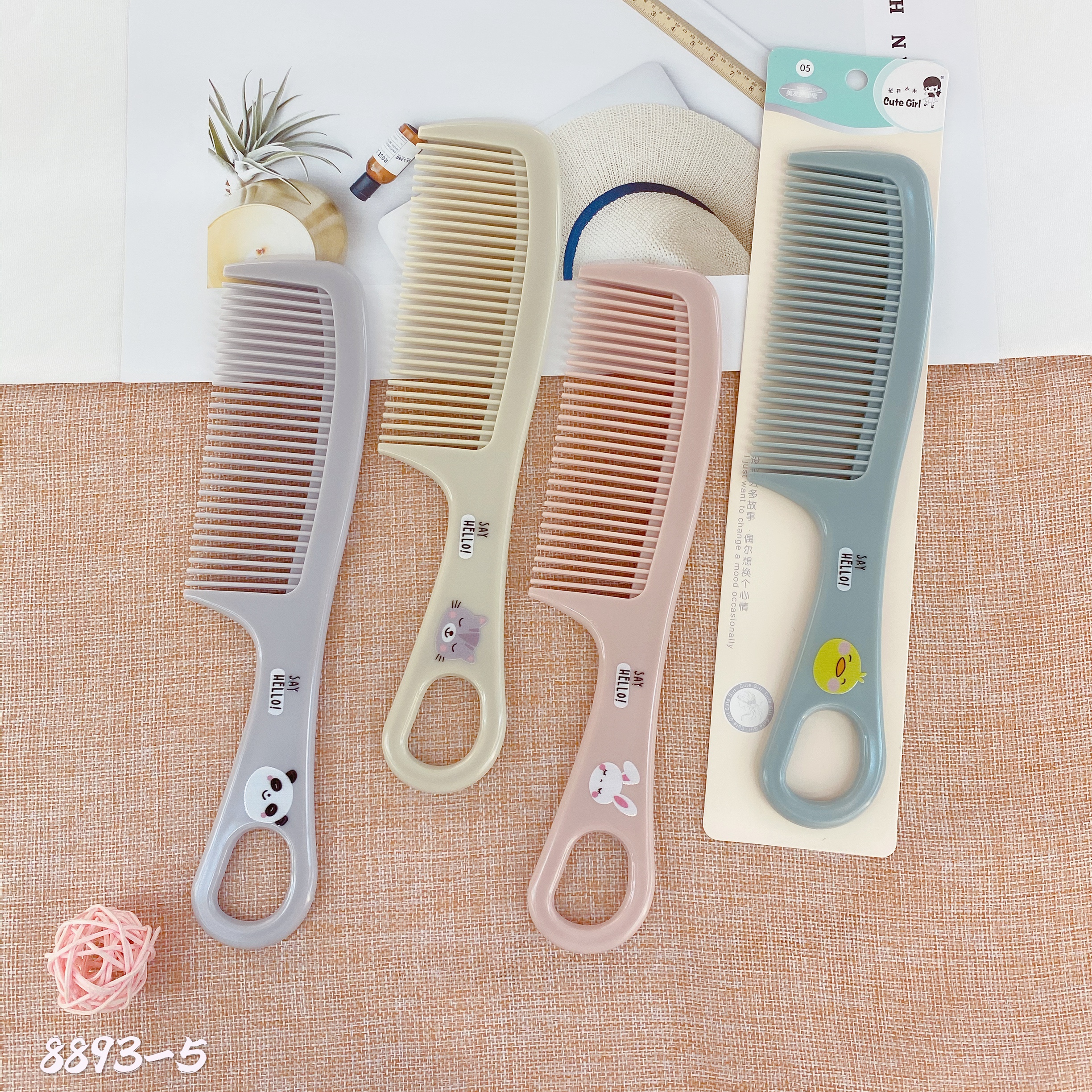 Cartoon Nordic-colored hair comb Specification image