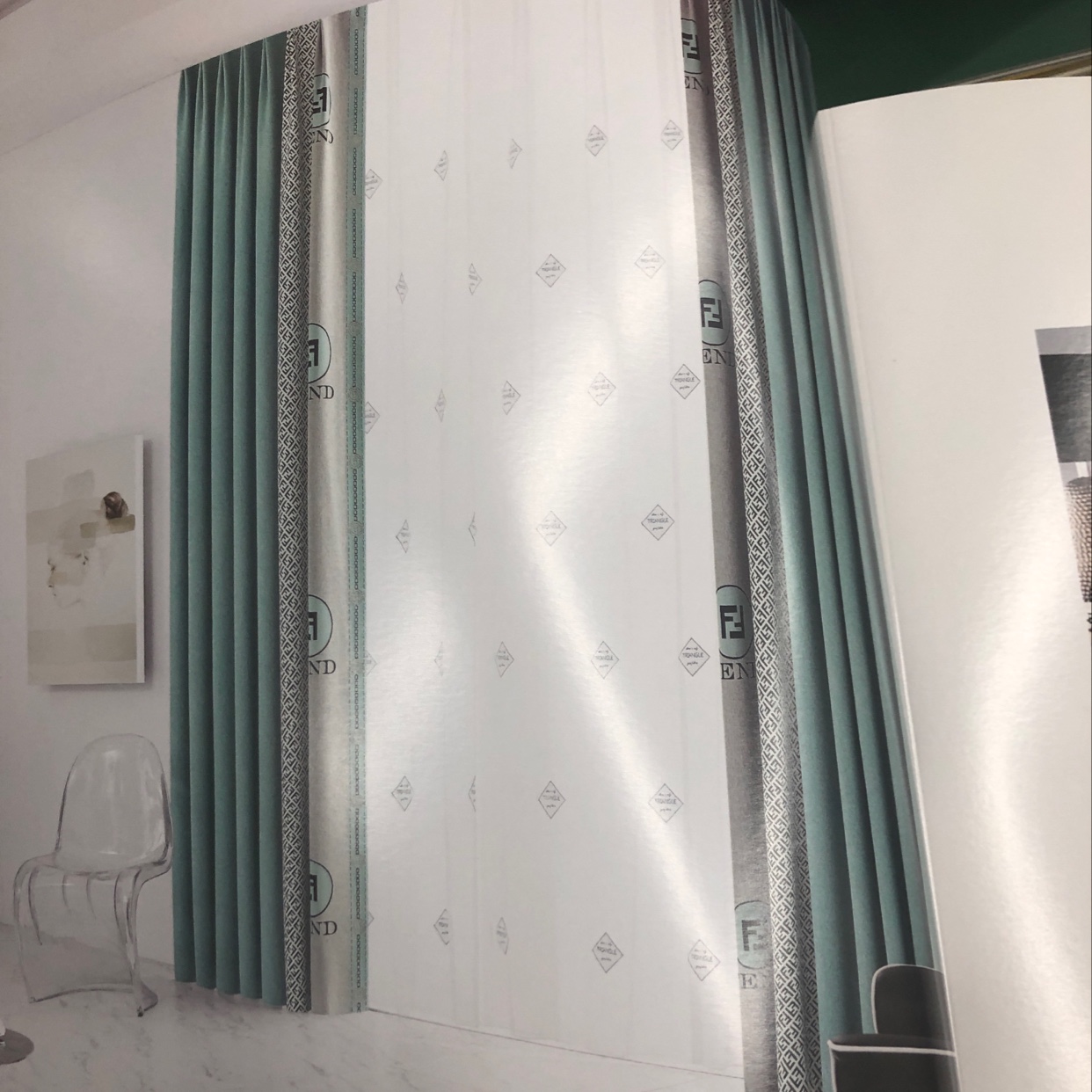 Main fabric of the curtain 210-1 Main fabric of the curtain 210-1