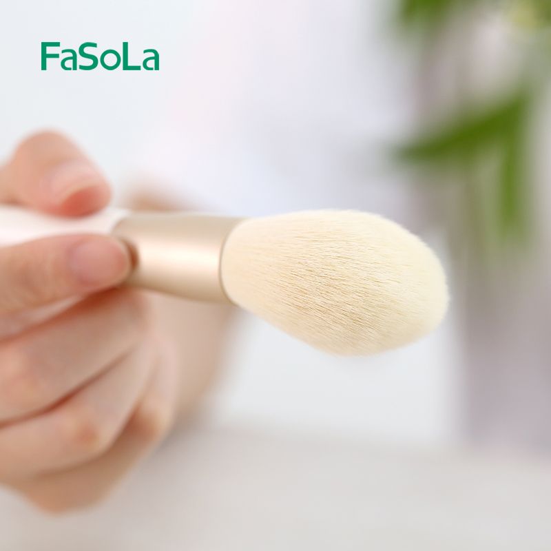 Beginner's makeup brush set, animal hair makeup tools, full set of eyeshadow brushes, eyebrow brushes, blush powder brushes Application Scenario