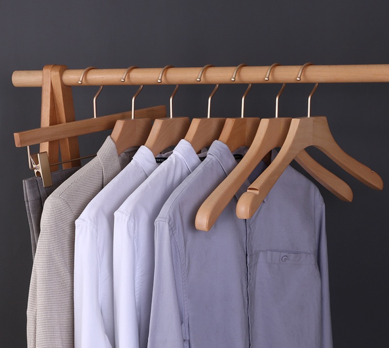 新款进口榉木实木大衣架衬衫家用无痕防滑衣撑卧室衣柜衣挂木裤夹