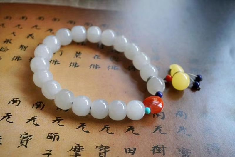 纯天然藕粉色和田玉手链 蜜蜡葫芦/南红小爱心配饰手链细节图