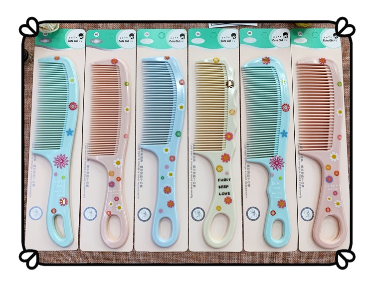 This fresh, elegant and fashionable printed comb is a practical family style hair comb