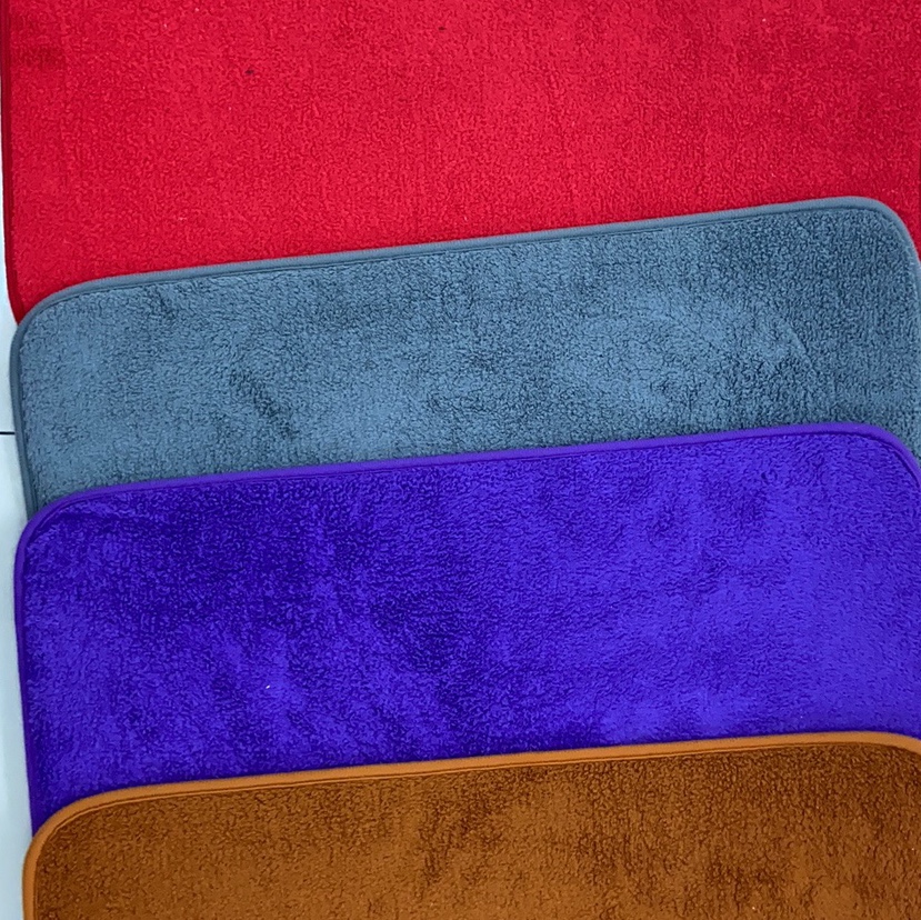Absorbent floor mat