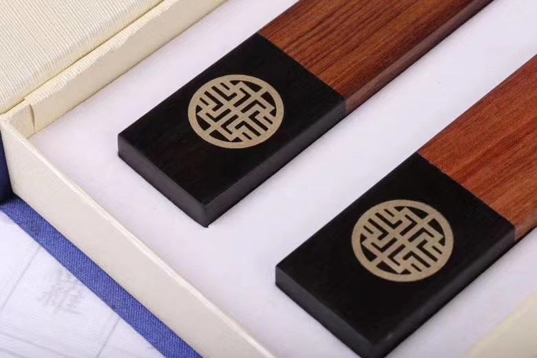 沉香/金丝楠木/据木圈/木制品/沉香手饰白底实物图