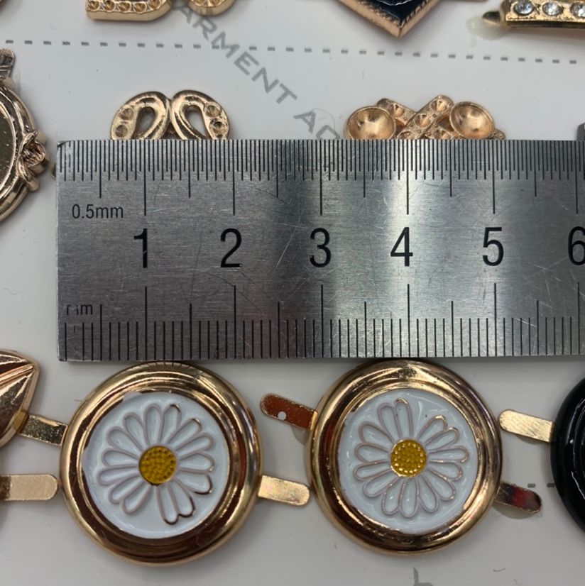 Shoe Buckle 06 Metal Label Customized [Factory Wholesale] Process Pendant Bag Pin Mark Clothing Hardware Sewing Line Mark Specification drawing
