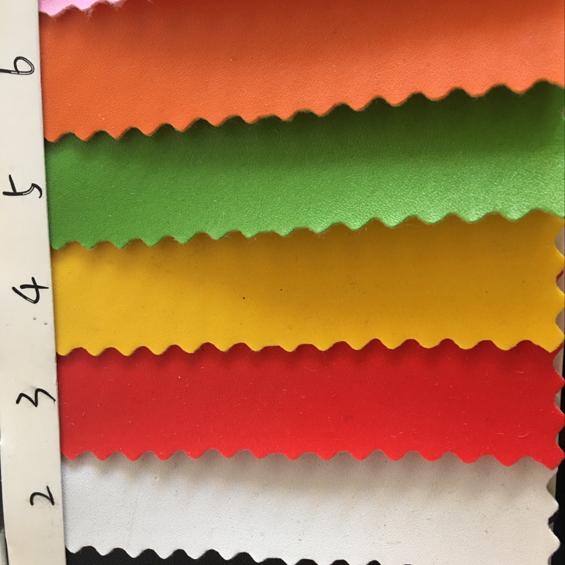 麻布/615油皮/软镜面皮革/格力特粗葱细葱/皮革料pvc产品图