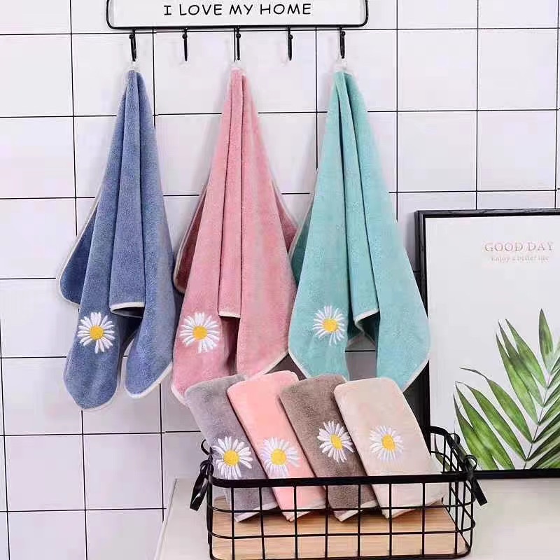 珊瑚绒绣菊花浴巾