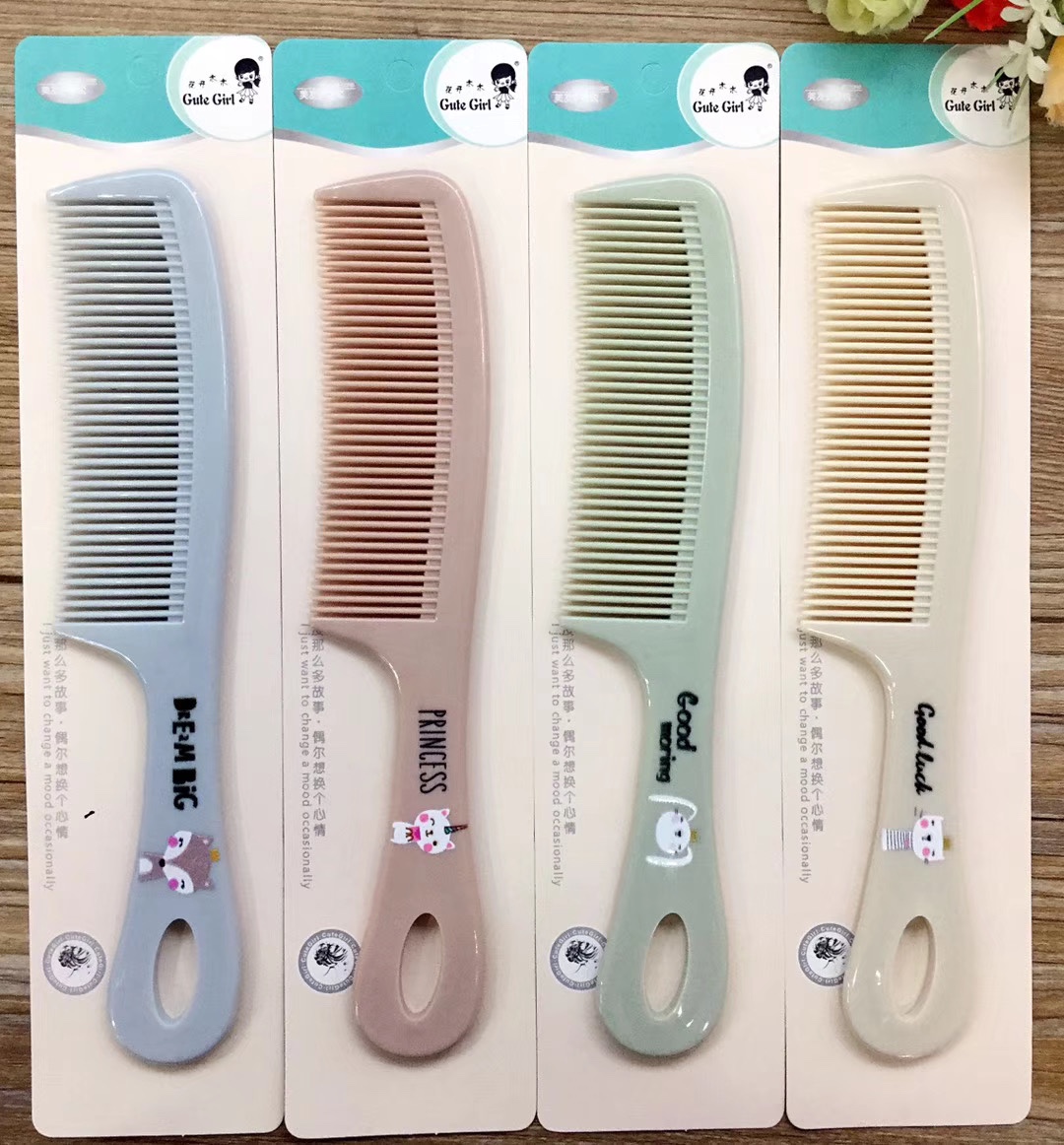 A cute cartoon pattern comb with a middle bag design details Picture