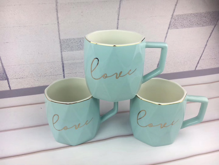 A popular solid-color ceramic cup with gold edges details Picture