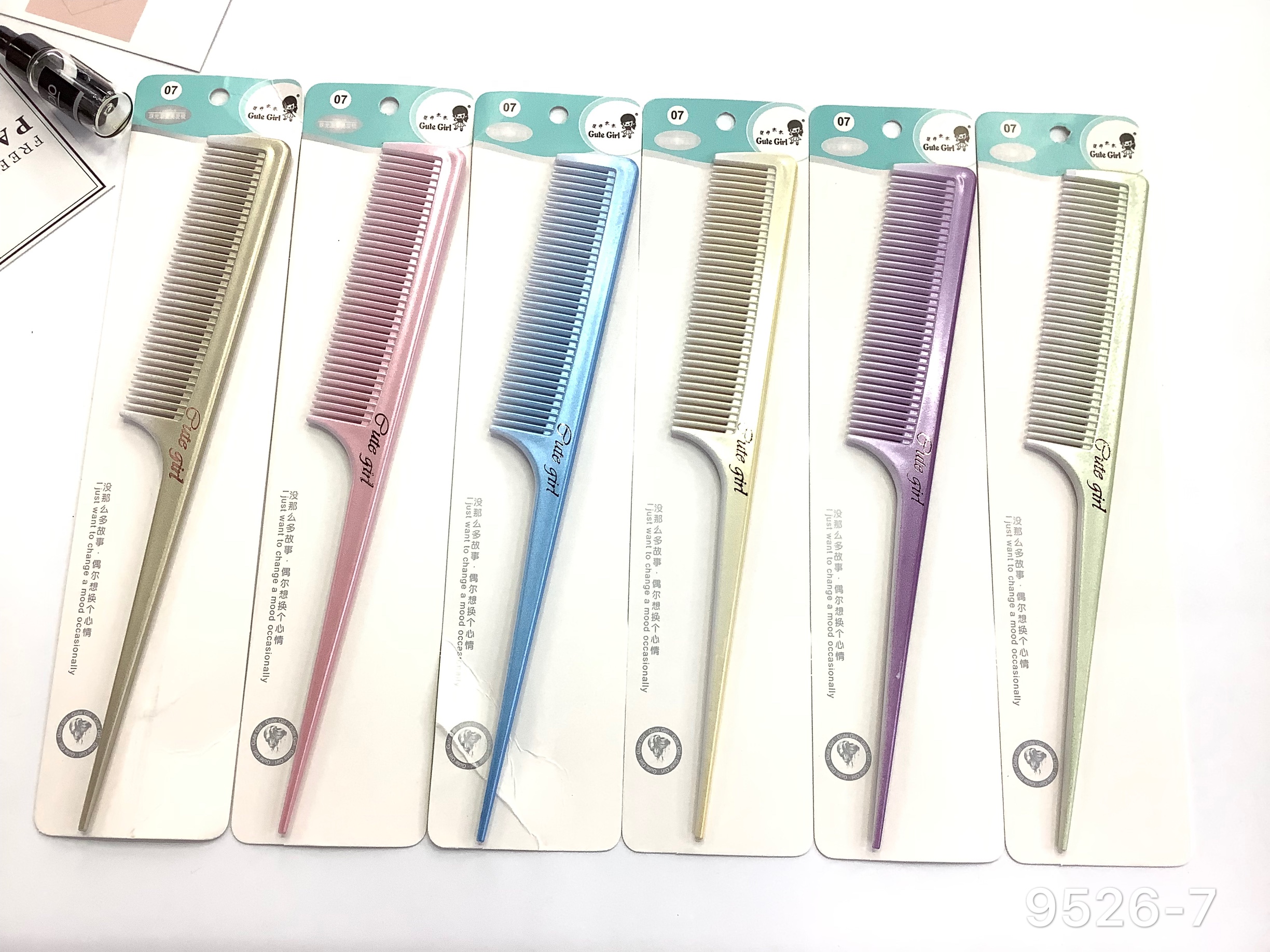 The spray-painted comb features a simple design concept and shape Application Scenario