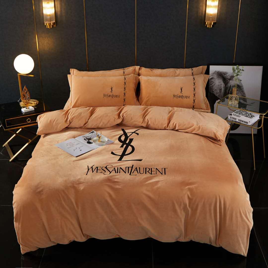 Glow-in-the-dark effect baby plush four-piece set Application Scenario