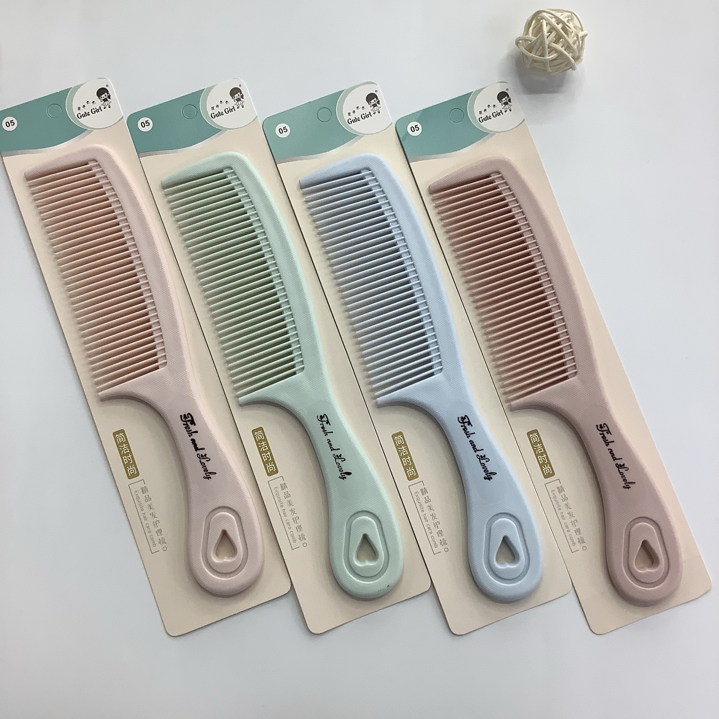Nordic-style hair straightening comb details Picture