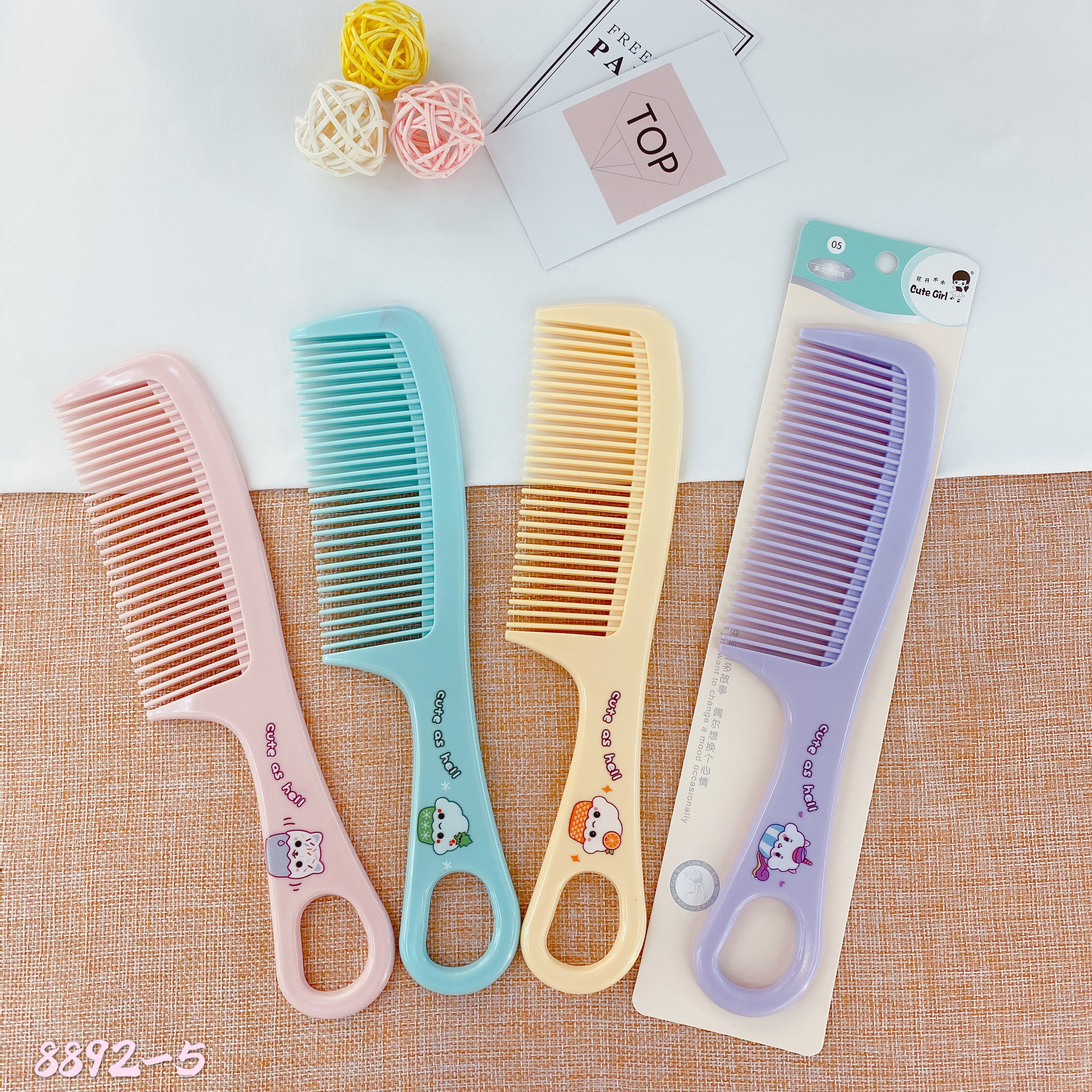 Cartoon hair comb details Picture