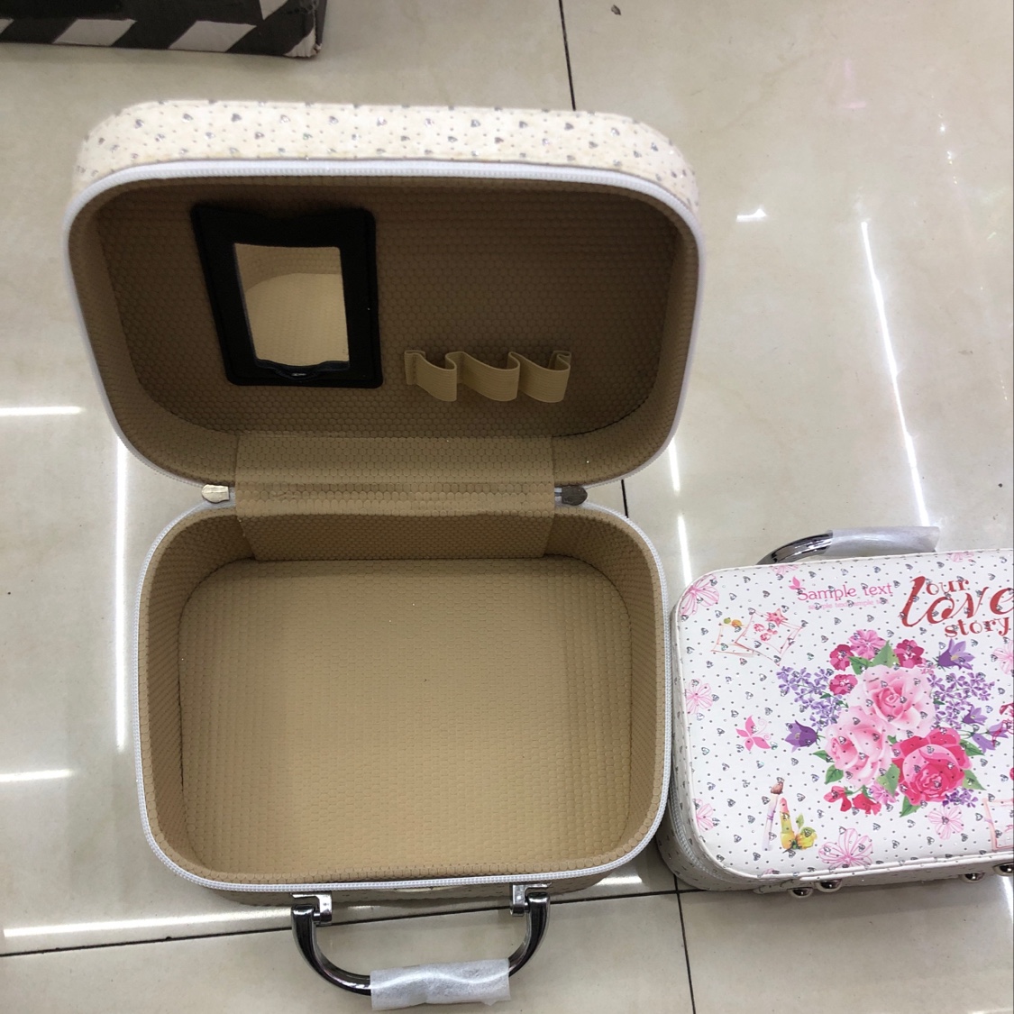 化妆箱铁塔加粉两件套单个收纳箱产品图