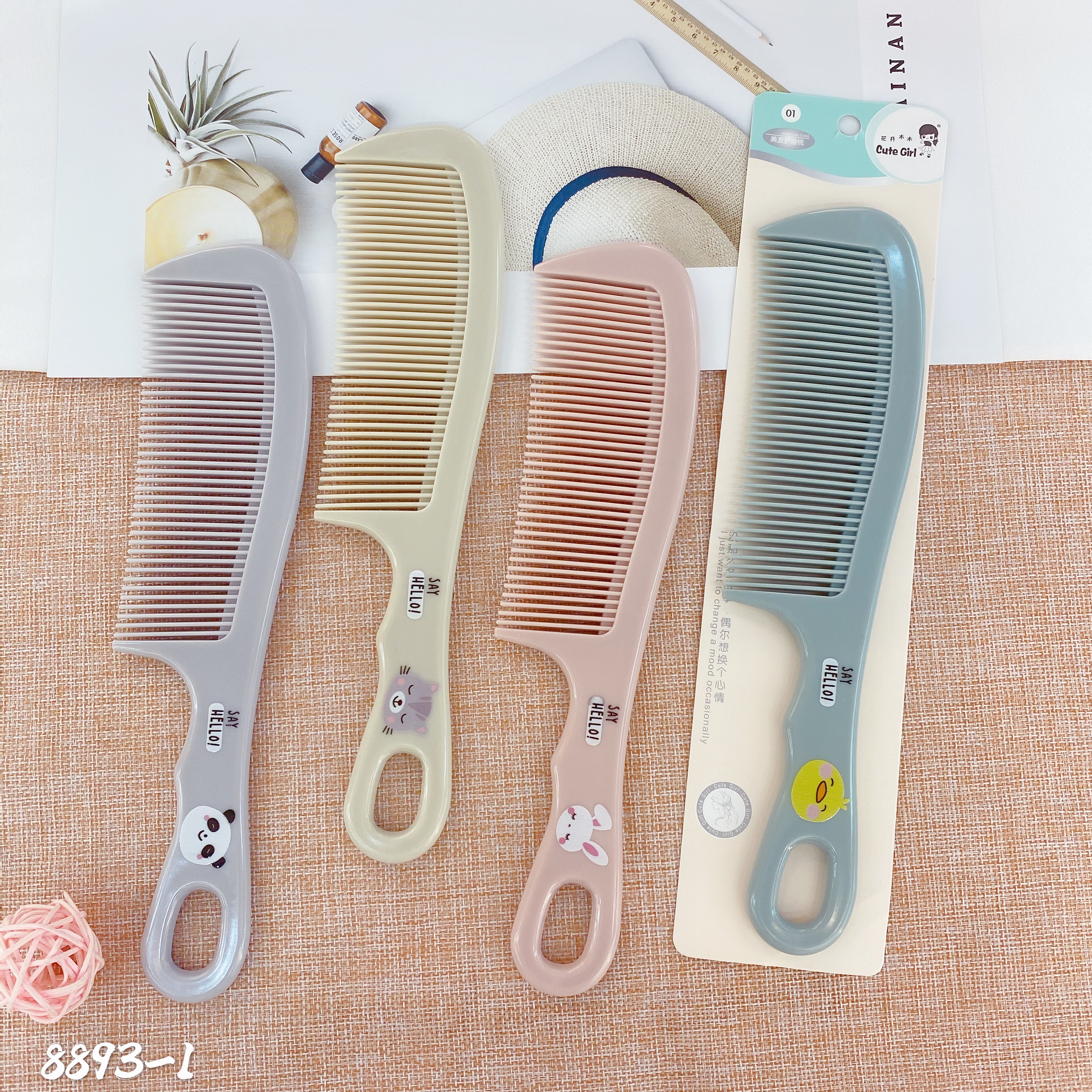 Cartoon Nordic-colored hair comb undefined