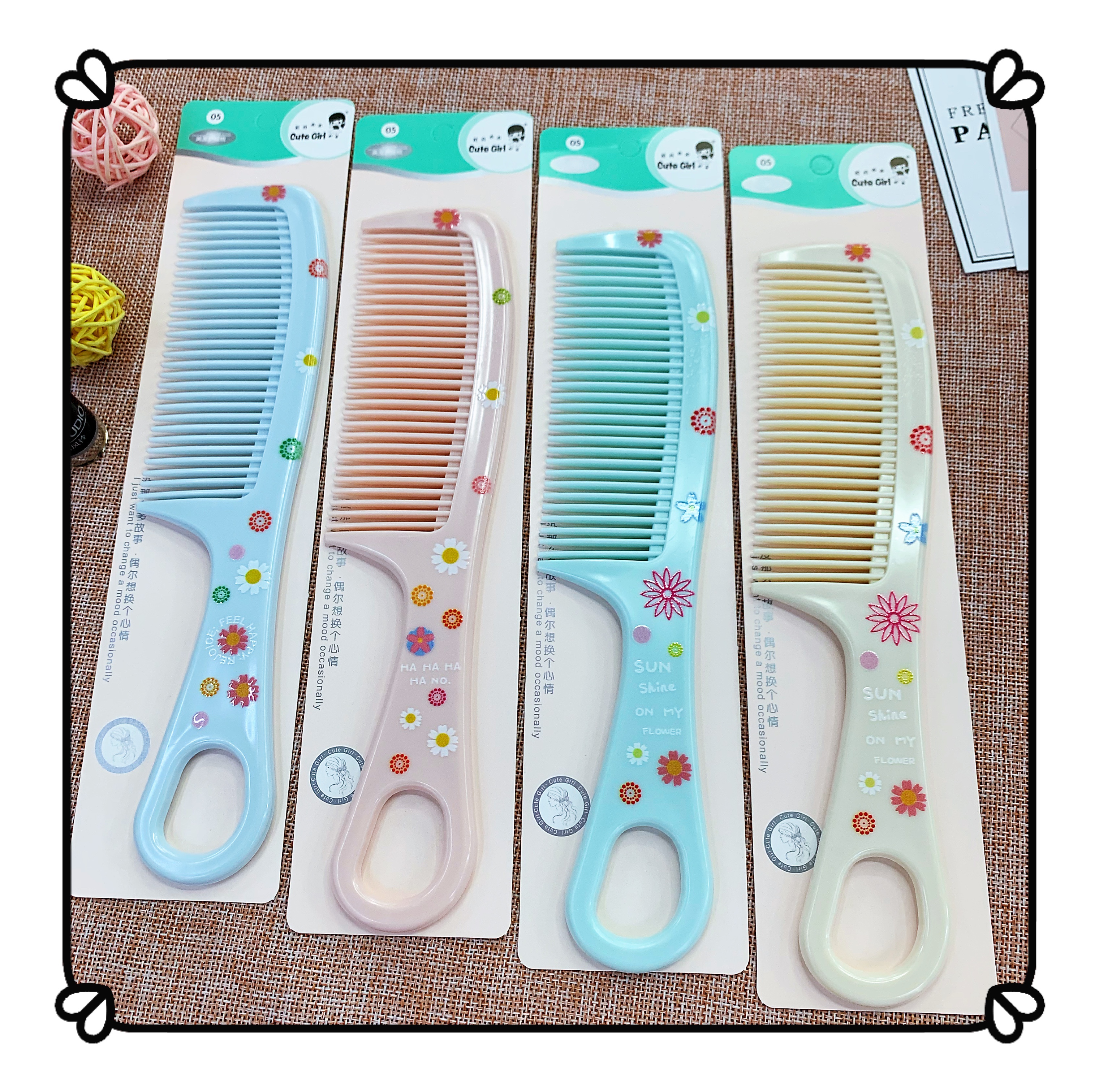 This fresh, elegant and fashionable printed comb is a practical family style hair comb details Picture