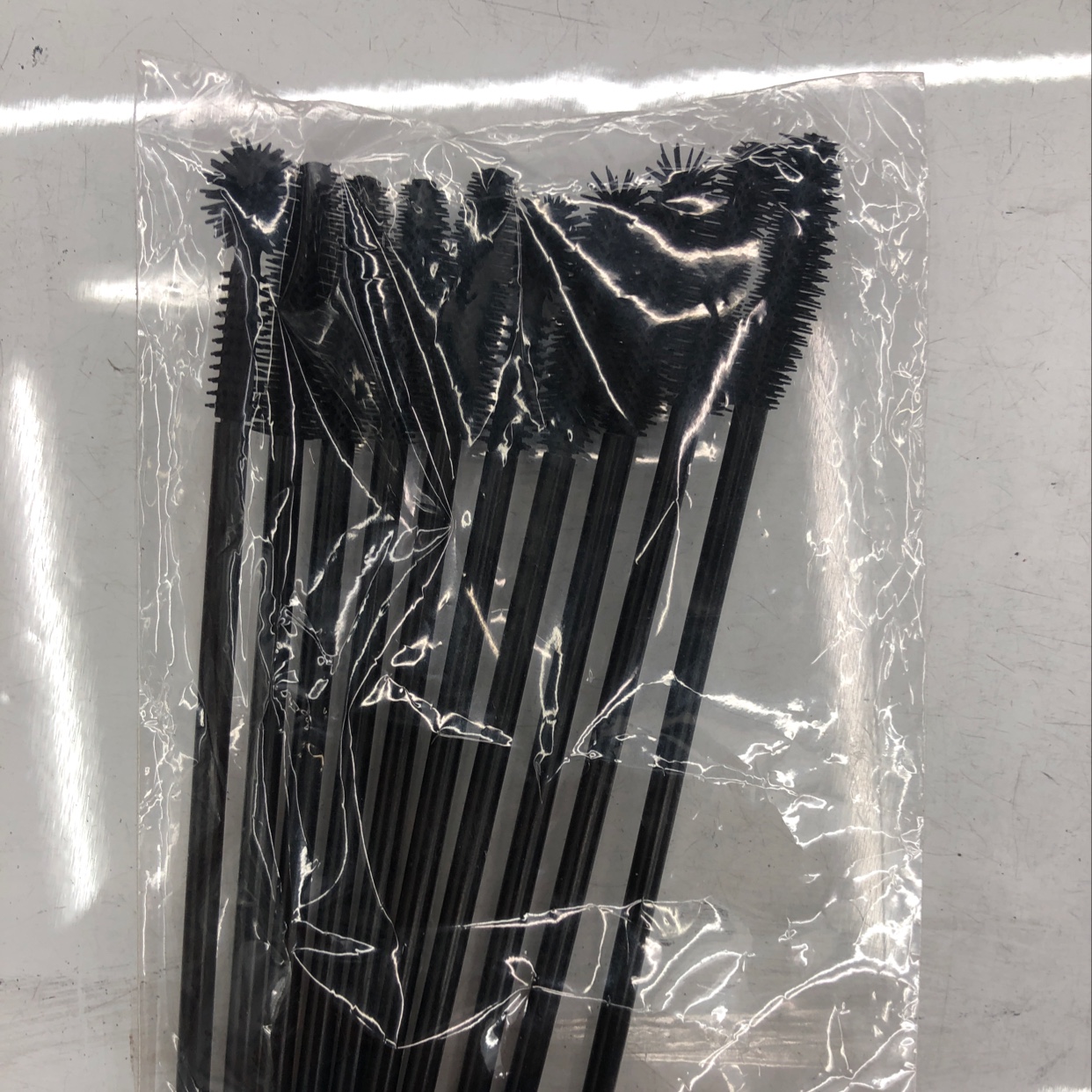 Twelve mascara brushes Specification image