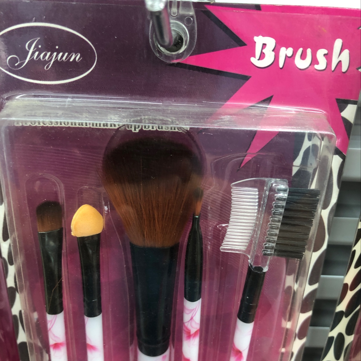 Makeup brush 506 Application Scenario