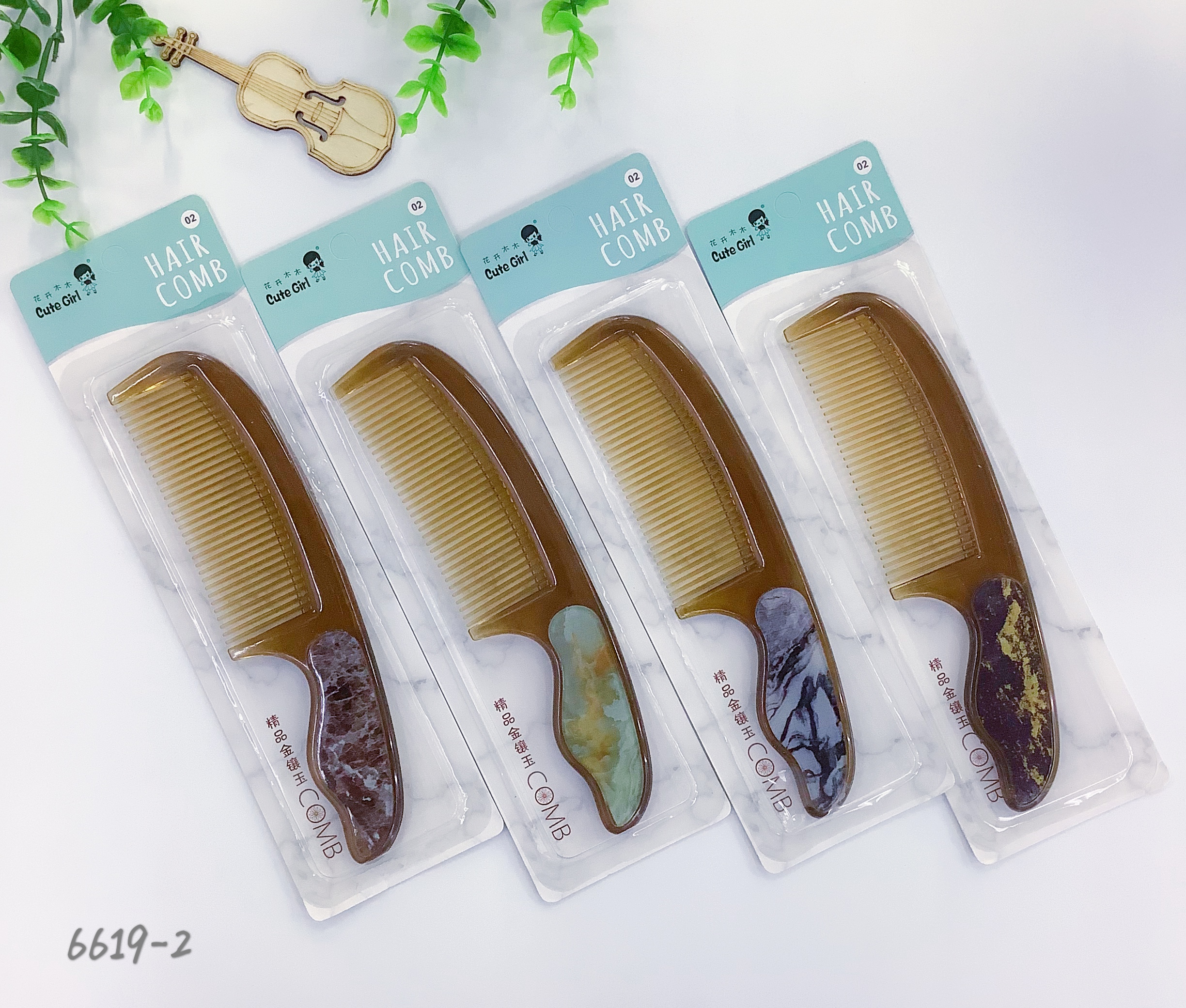 Dark-shaped comb with a marble-patterned hairstyle Application Scenario