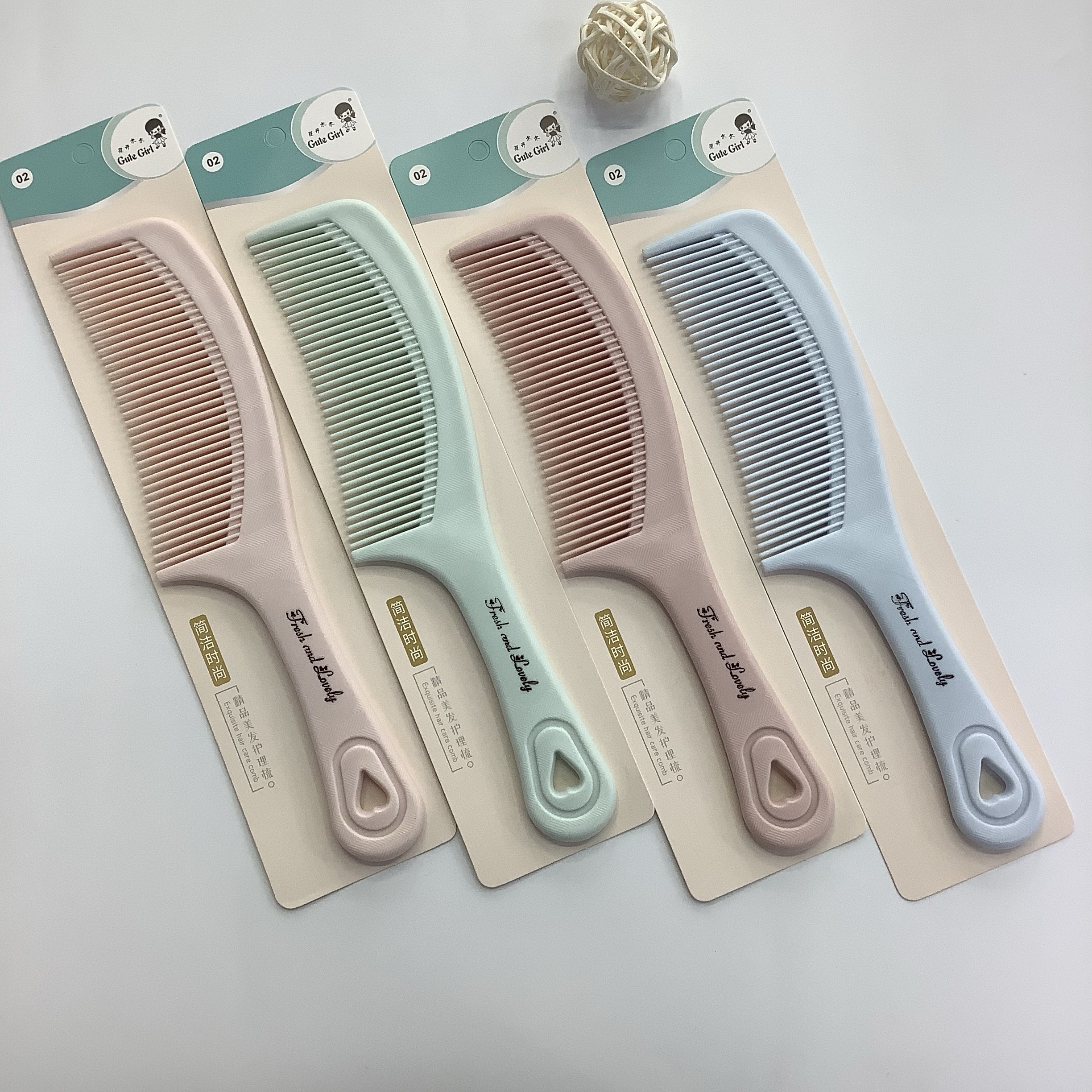 Nordic-style hair straightening comb Application Scenario