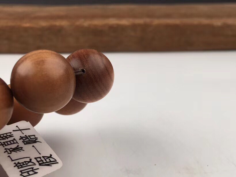 "Wu Mei" : (Premium) Indian Old Mountain Sandalwood Black Meat 1.8 (13 pieces)! Both the floating and sinking are in stock. [Bowing] solemnly promise: No adulteration, no coloring, no high selling price, tenfold compensation for any fake! Application Scenario