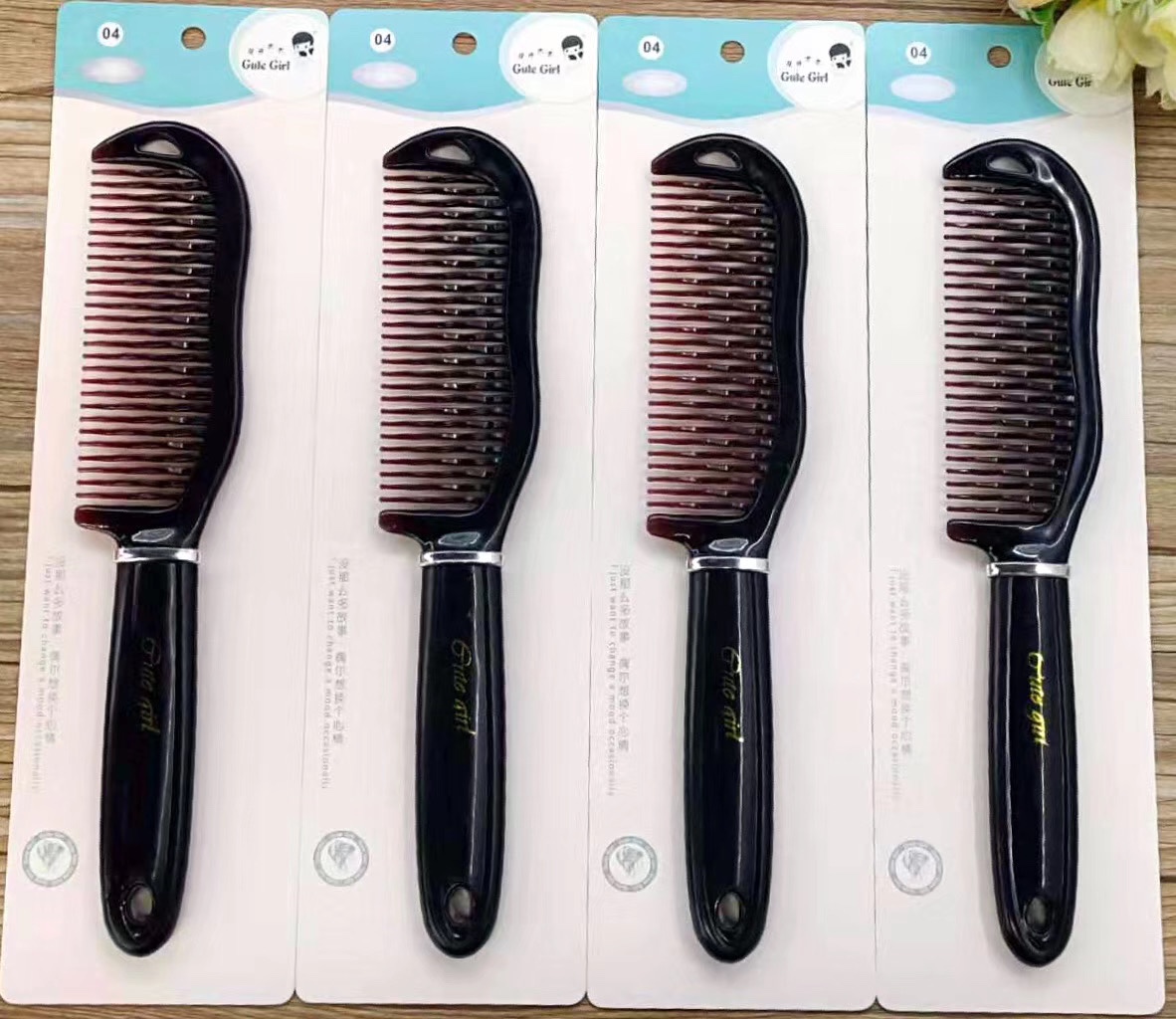This is a unique comb with a great color combination for straight hair Item Picture