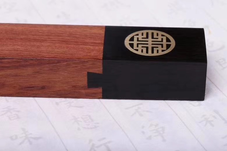 木质工艺品实物图
