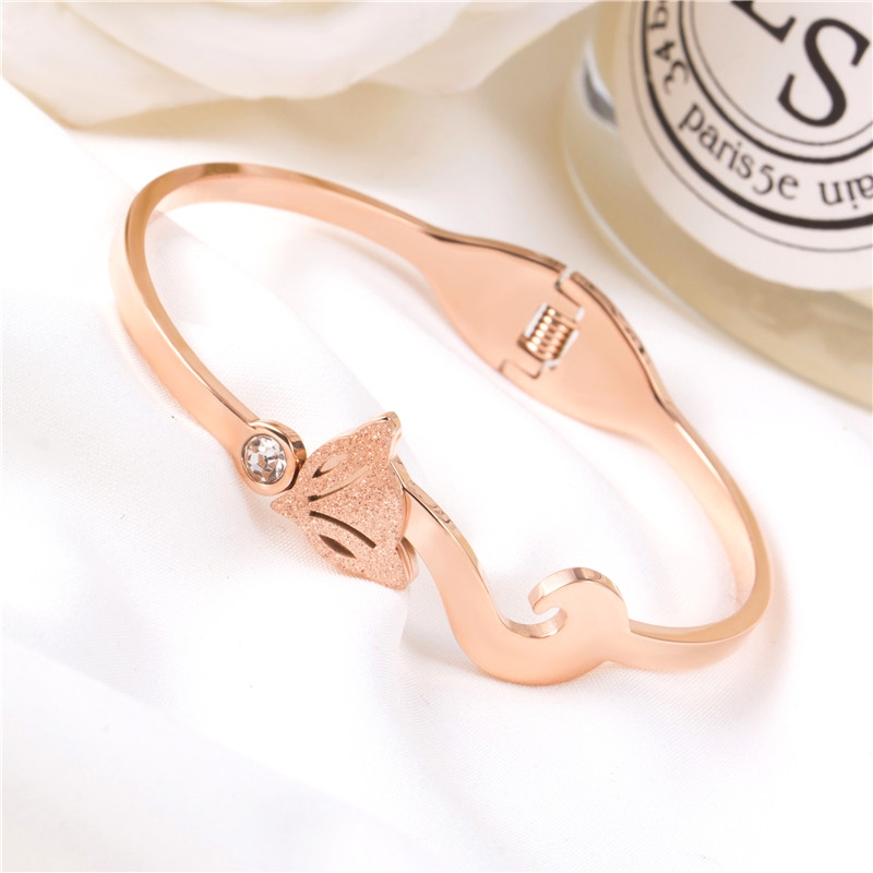 钛钢网红爆款可爱小狐狸手镯。琪琪钛钢饰品琪琪钛钢饰品图