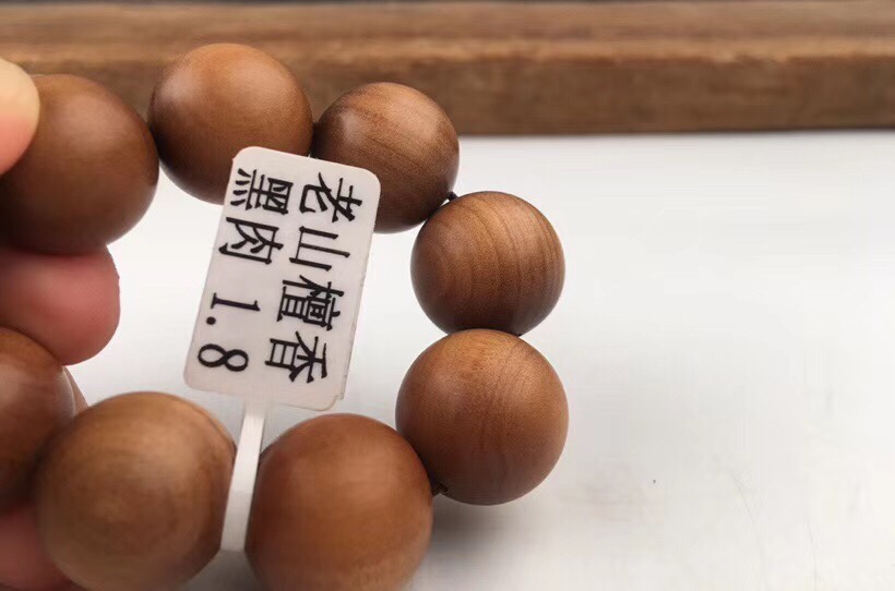 "Wu Mei" : (Premium) Indian Old Mountain Sandalwood Black Meat 1.8 (13 pieces)! Both the floating and sinking are in stock. [Bowing] solemnly promise: No adulteration, no coloring, no high selling price, tenfold compensation for any fake! Item Picture