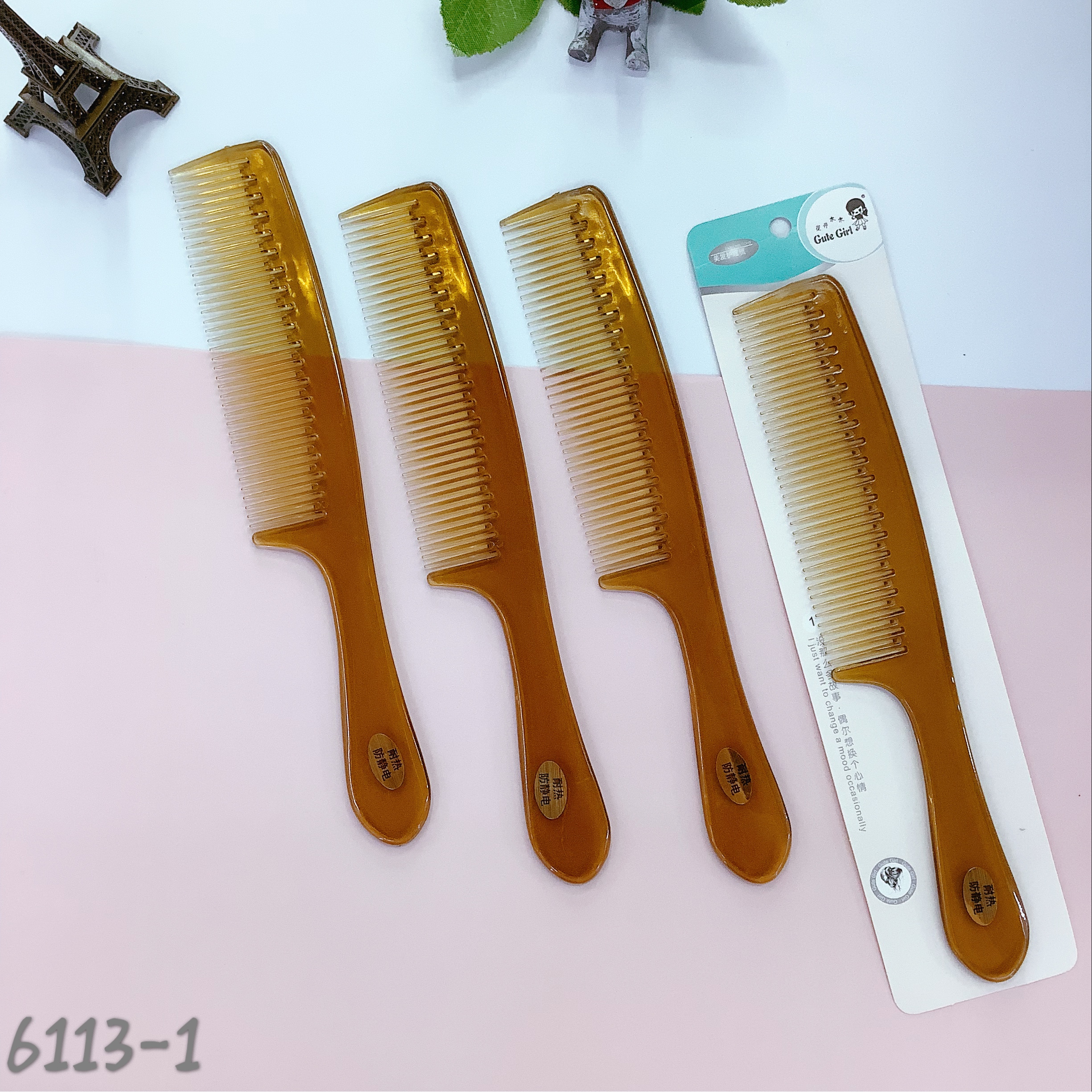 Amber and copal colored combs are placed on horn-shaped combs Item Picture