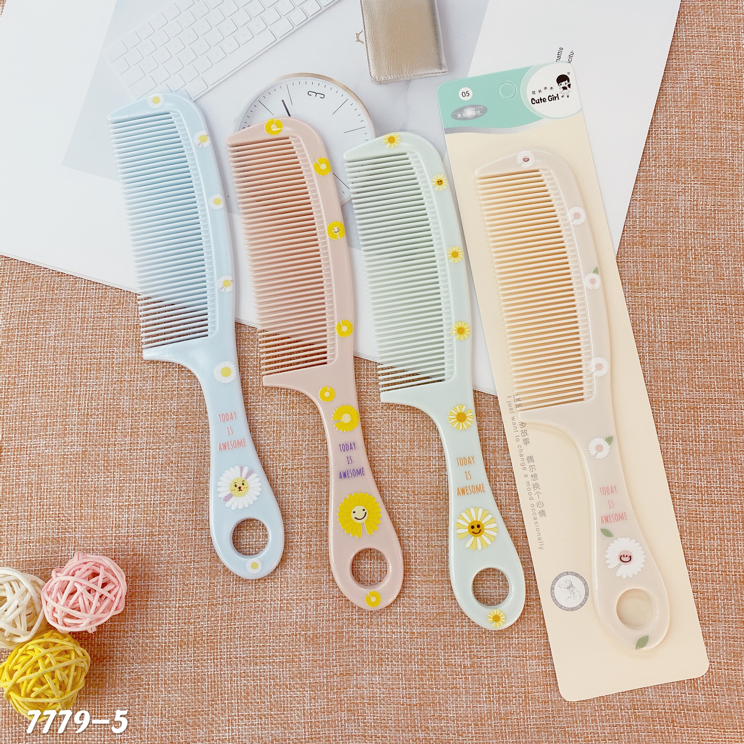 Best-selling promotional pattern: Daisy flower pattern printed pattern comb Application Scenario