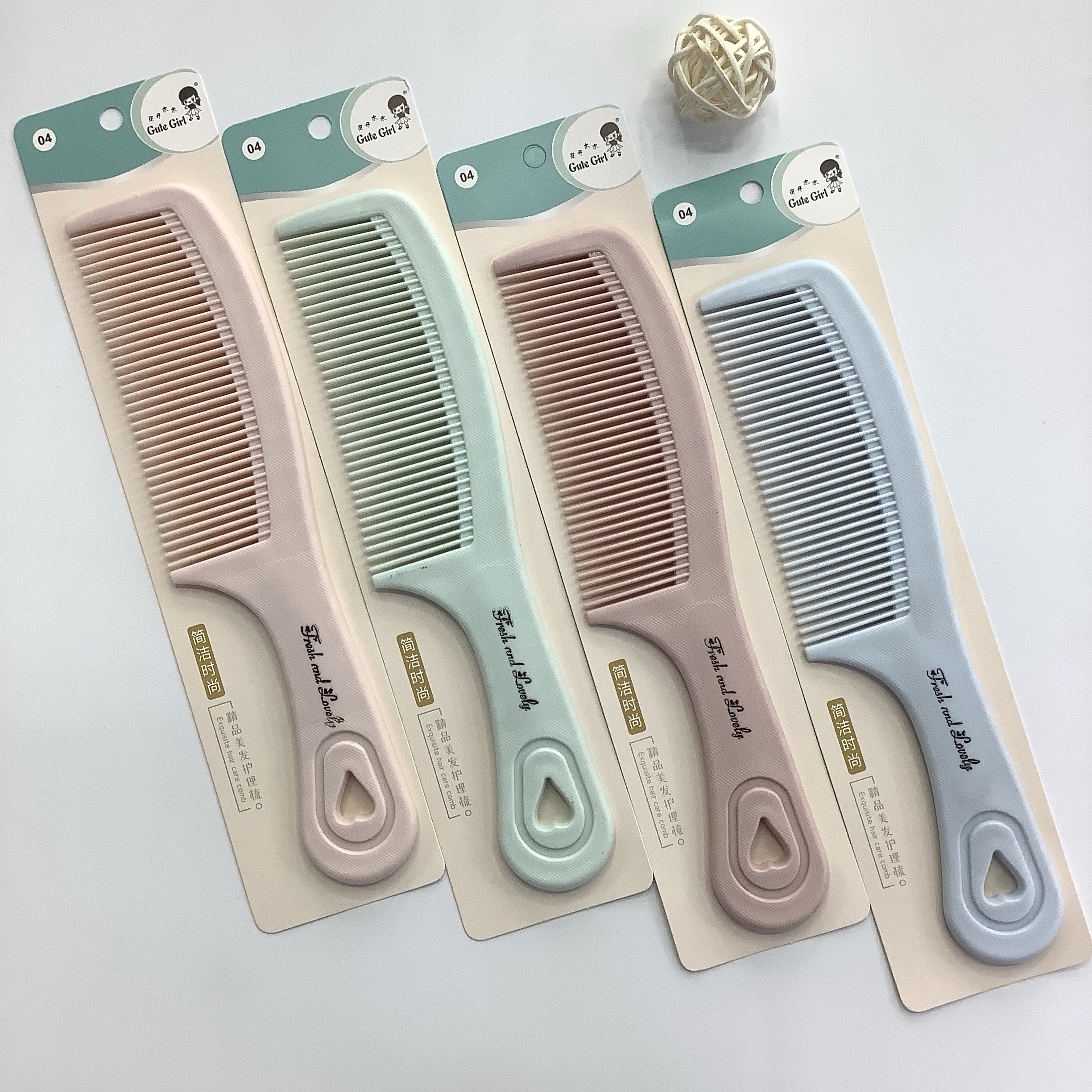 Nordic-style hair straightening comb Specification image