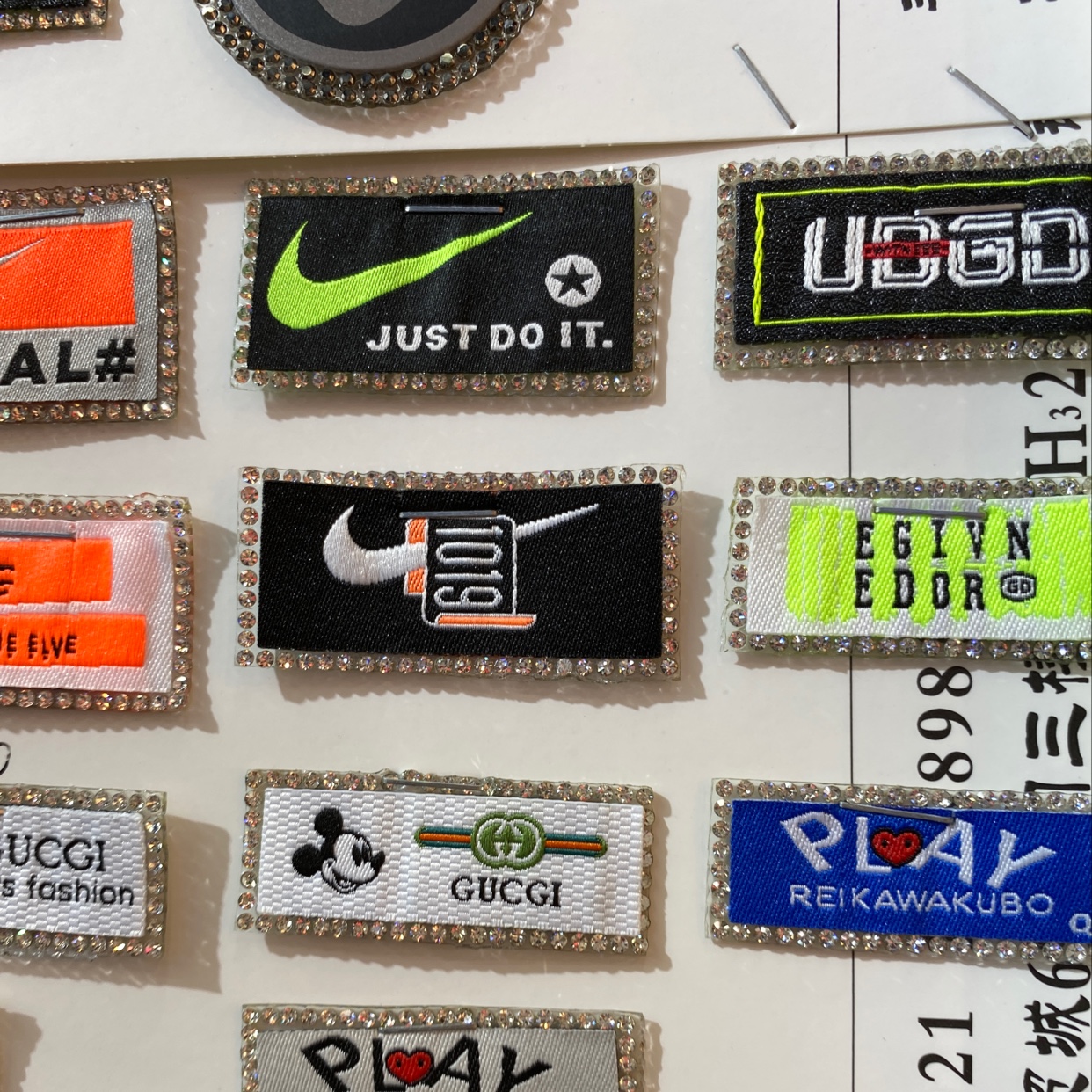 钻饰 服装配件产品图