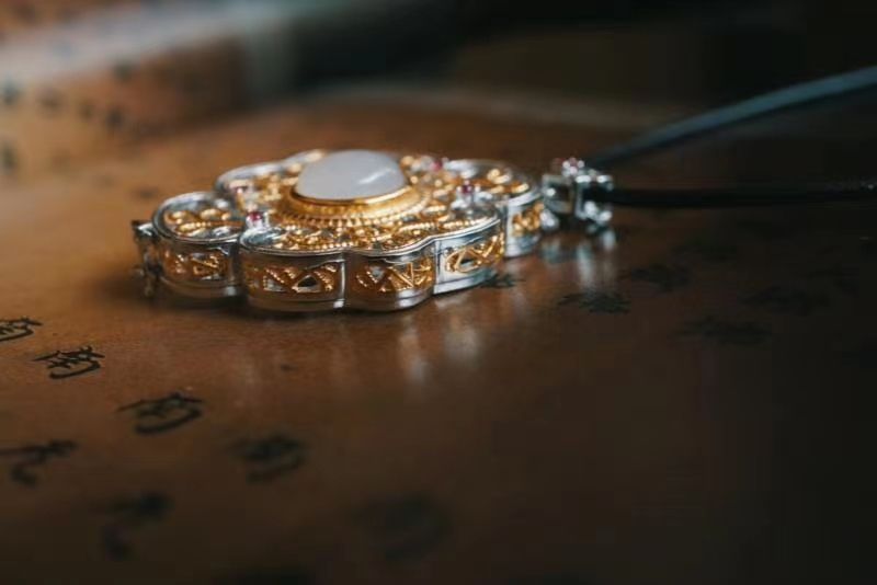 和田玉吊坠 纯银镀金