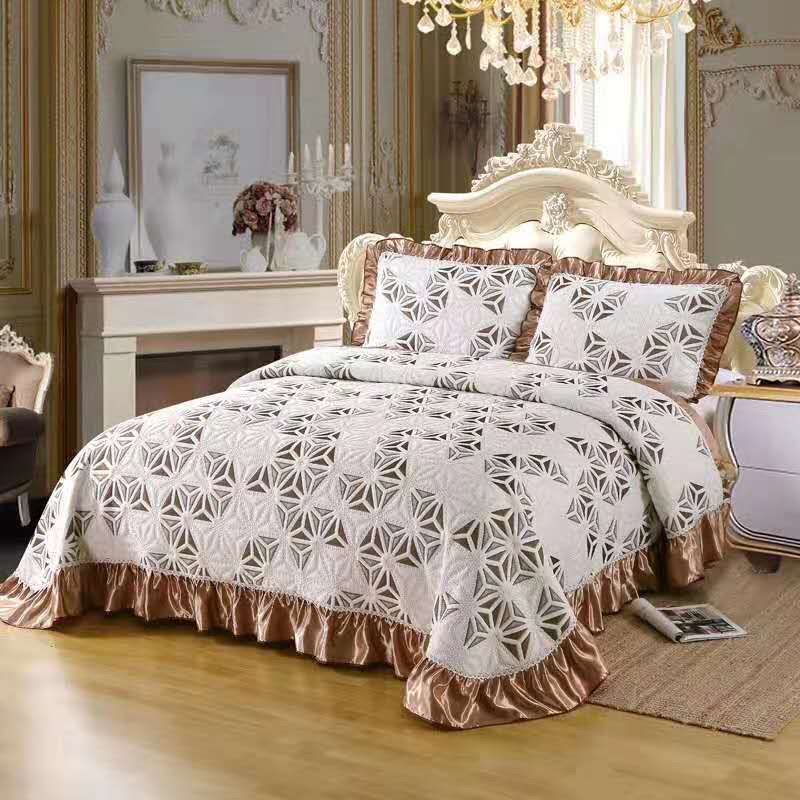 Three-Piece Bed Cover Set -6610 Item Picture