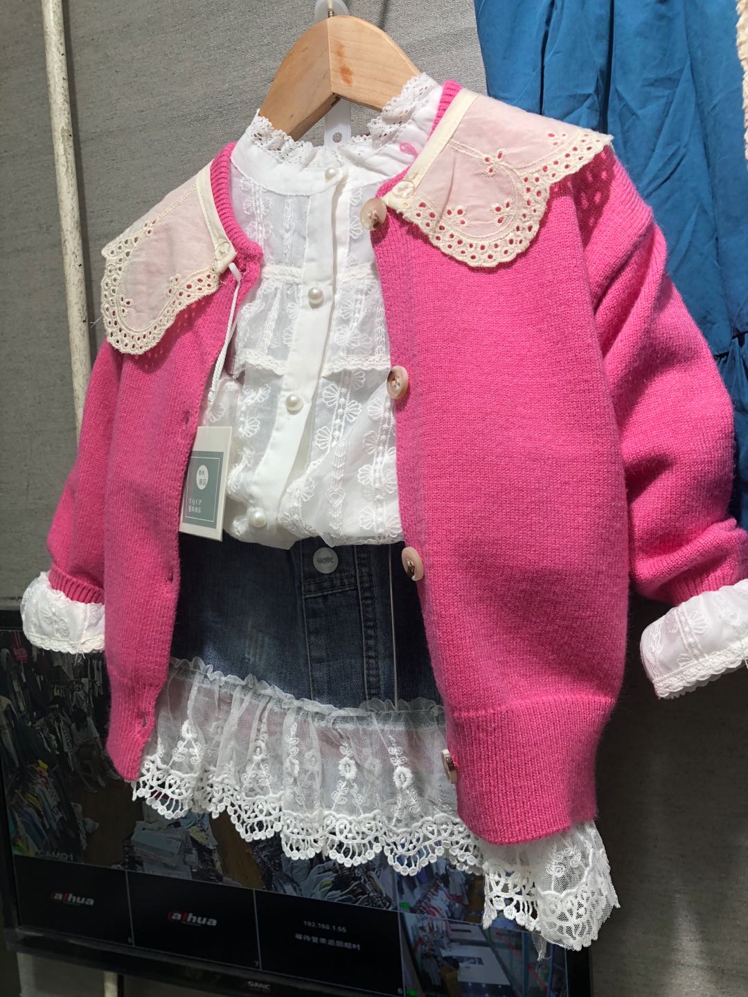 Pink lace collar coat thumbnail
