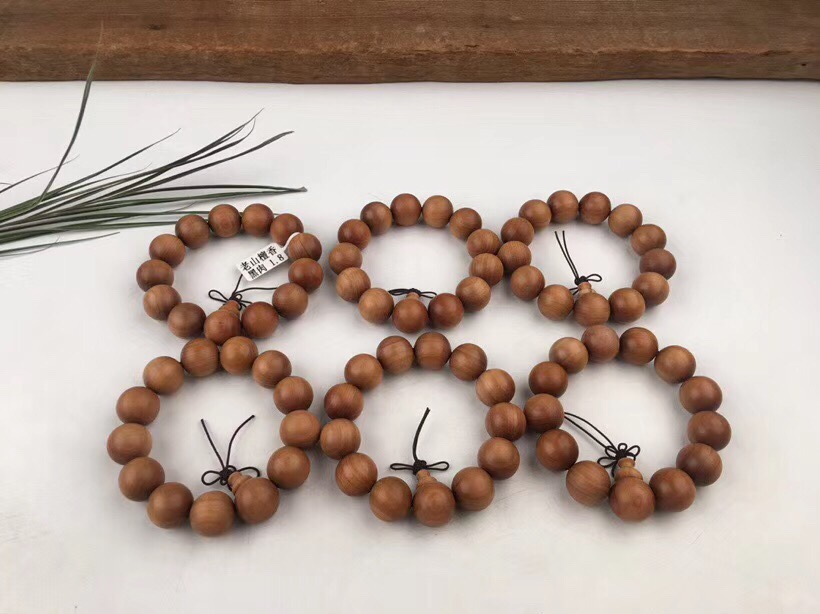 "Wu Mei" : (Premium) Indian Old Mountain Sandalwood Black Meat 1.8 (13 pieces)! Both the floating and sinking are in stock. [Bowing] solemnly promise: No adulteration, no coloring, no high selling price, tenfold compensation for any fake! undefined
