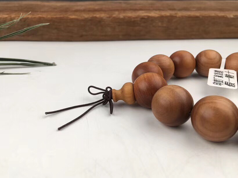"Wu Mei" : (Premium) Indian Old Mountain Sandalwood Black Meat 1.8 (13 pieces)! Both the floating and sinking are in stock. [Bowing] solemnly promise: No adulteration, no coloring, no high selling price, tenfold compensation for any fake! undefined