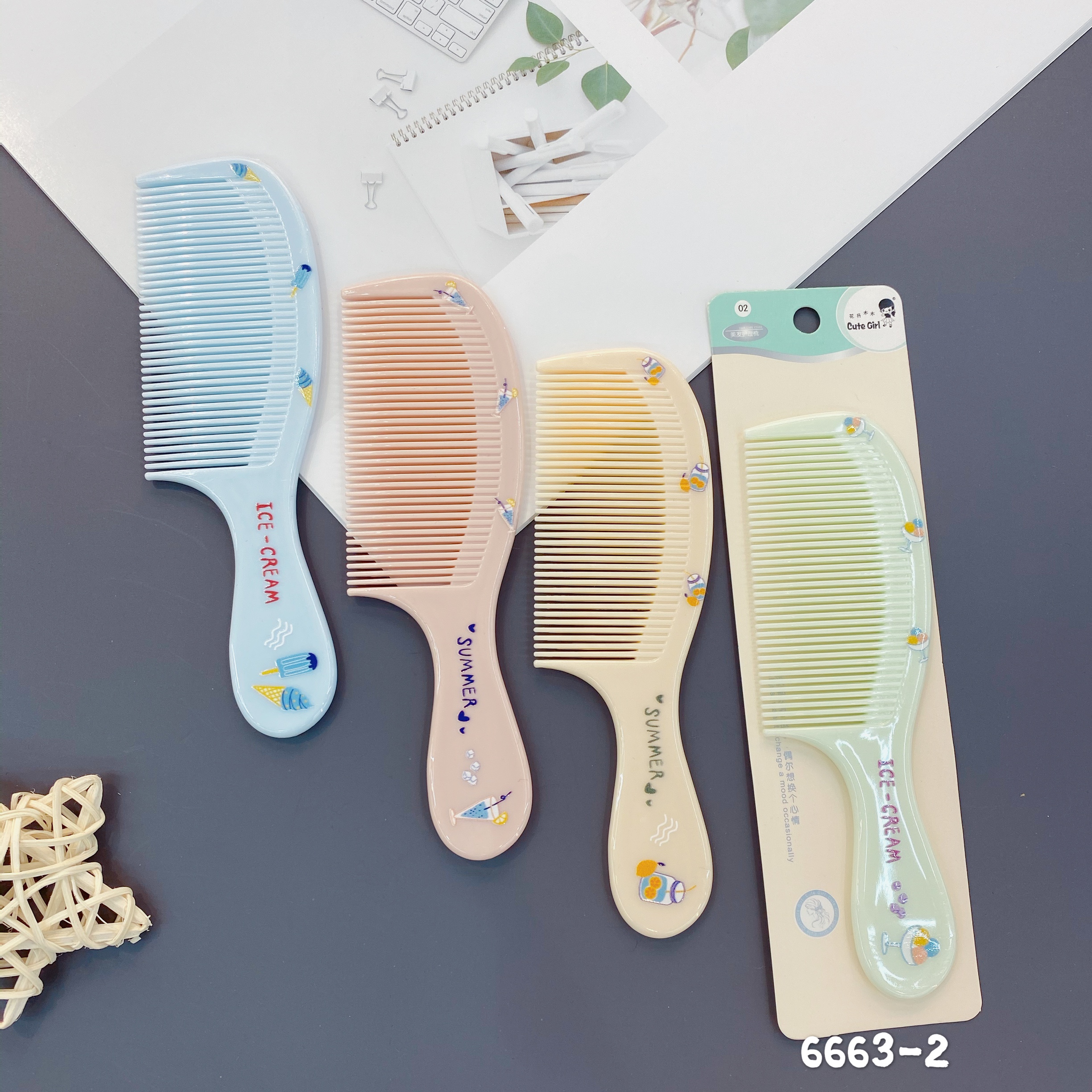 Ice cream 🍦 little comb children 's comb Application Scenario