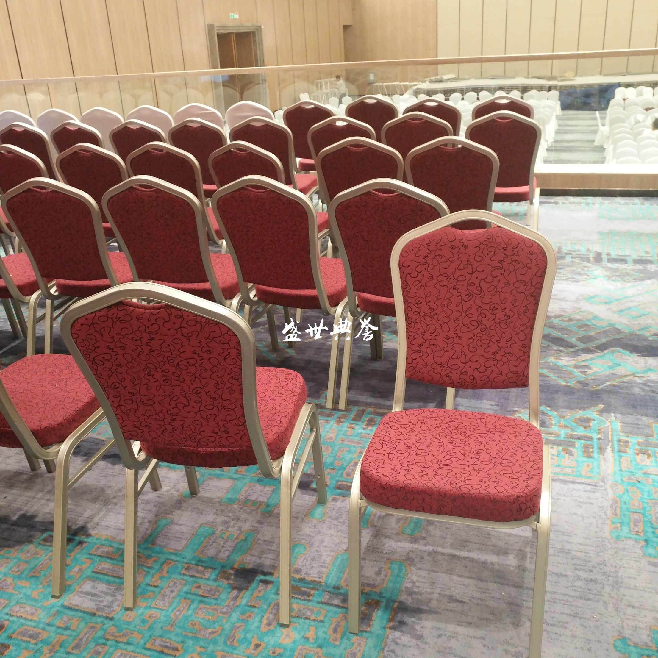 杭州国际五星级酒店宴会厅餐桌椅 会议中心婚礼会议铝合金椅子图
