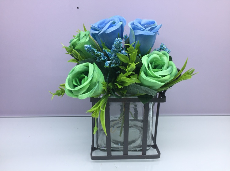 中号铁栏玻璃盆玫瑰