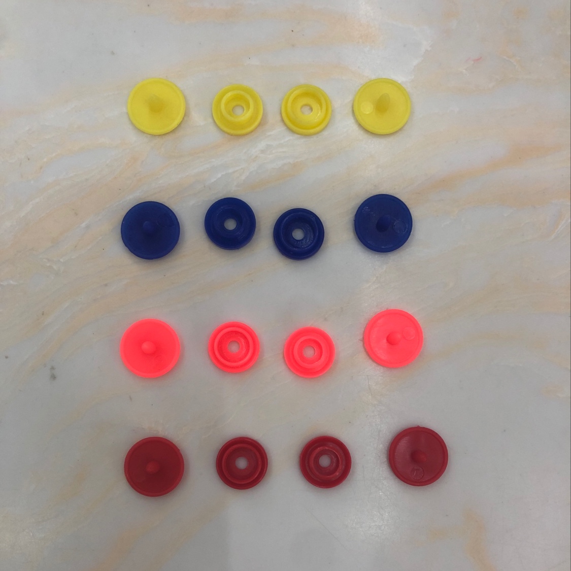 糖果色树脂四合扣，各种彩色都可定做，量大优惠，欢迎询价👏🏻产品图