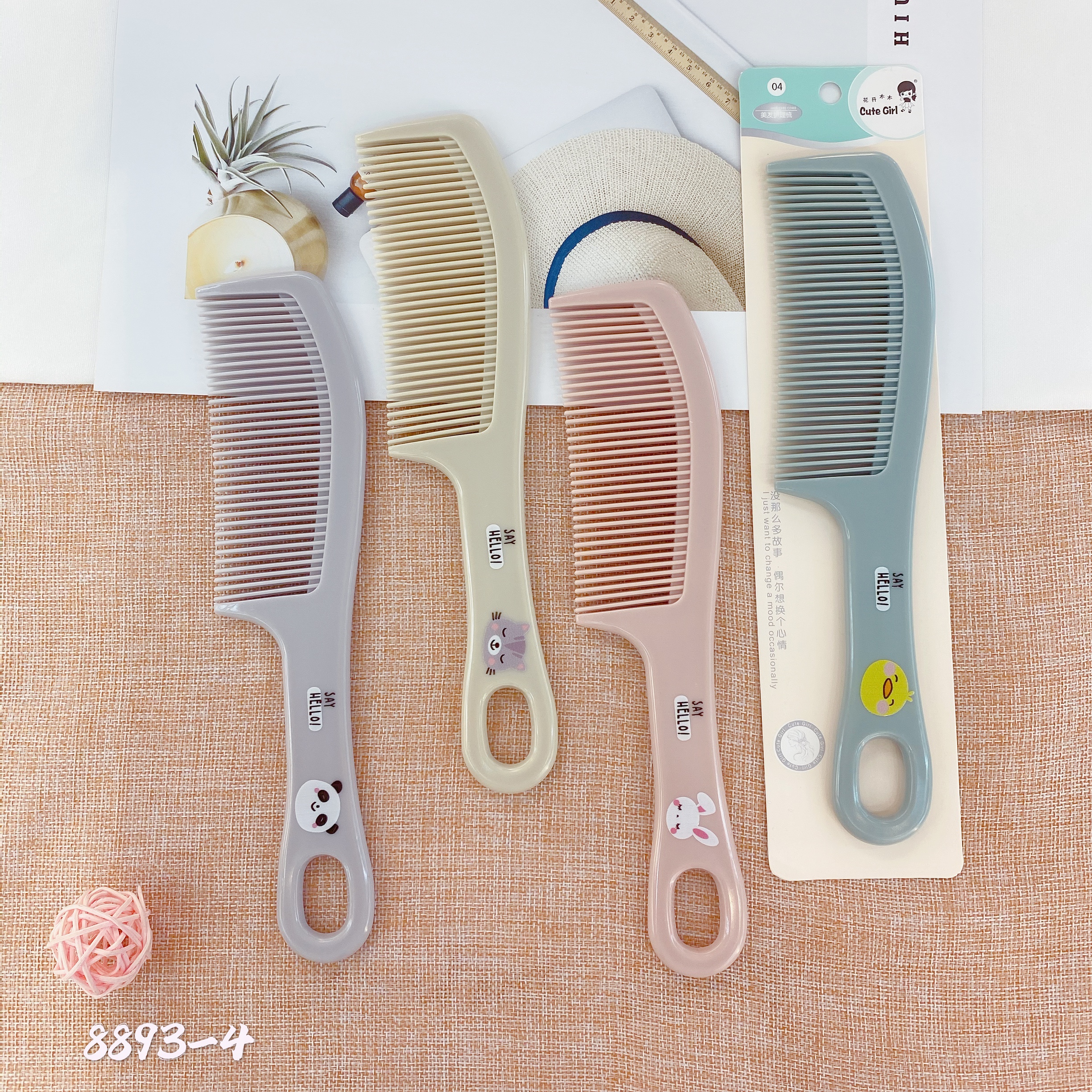 Cartoon Nordic-colored hair comb Application Scenario