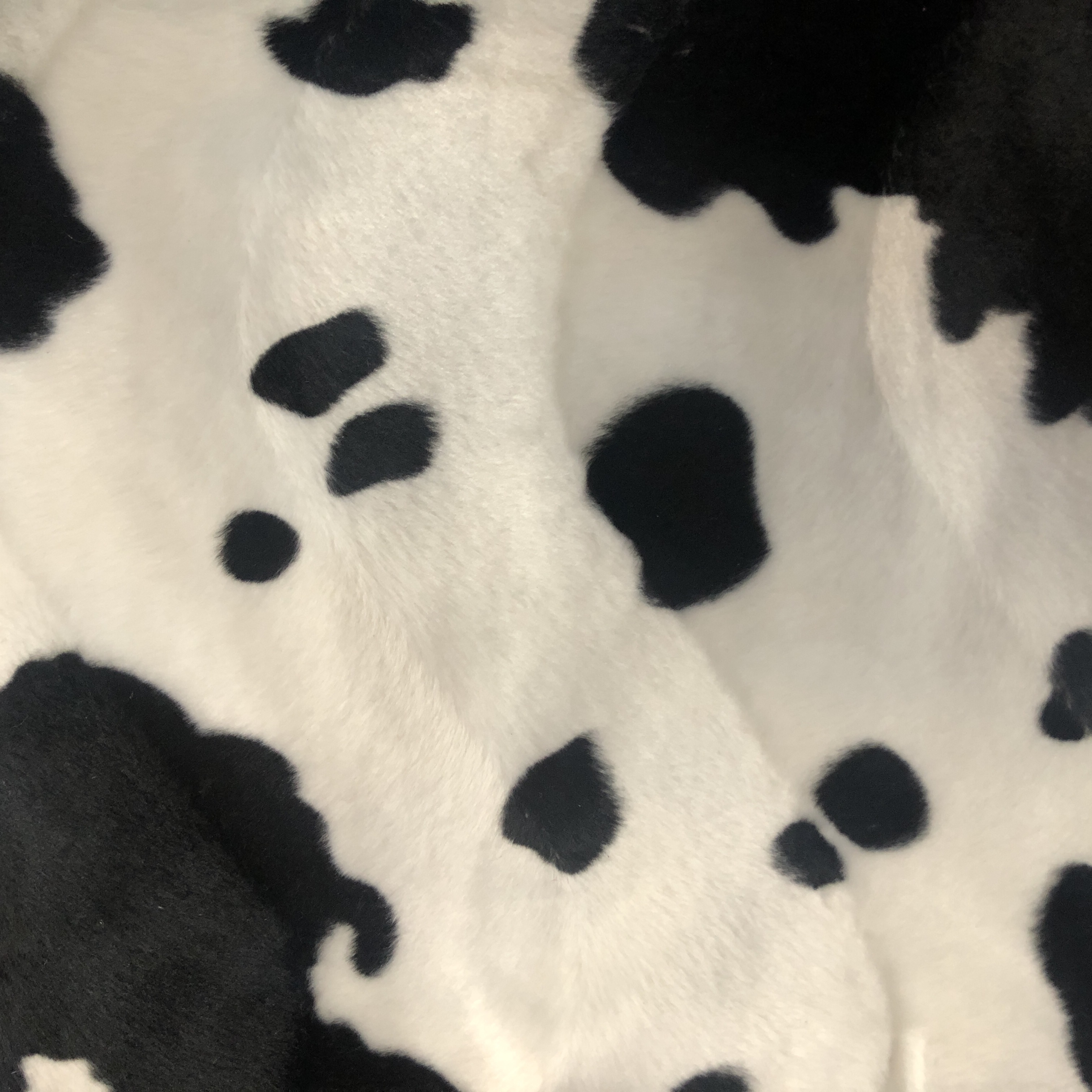 Factory direct sales of thickened brushed cow print short plush fabric for the current season's new products Application Scenario