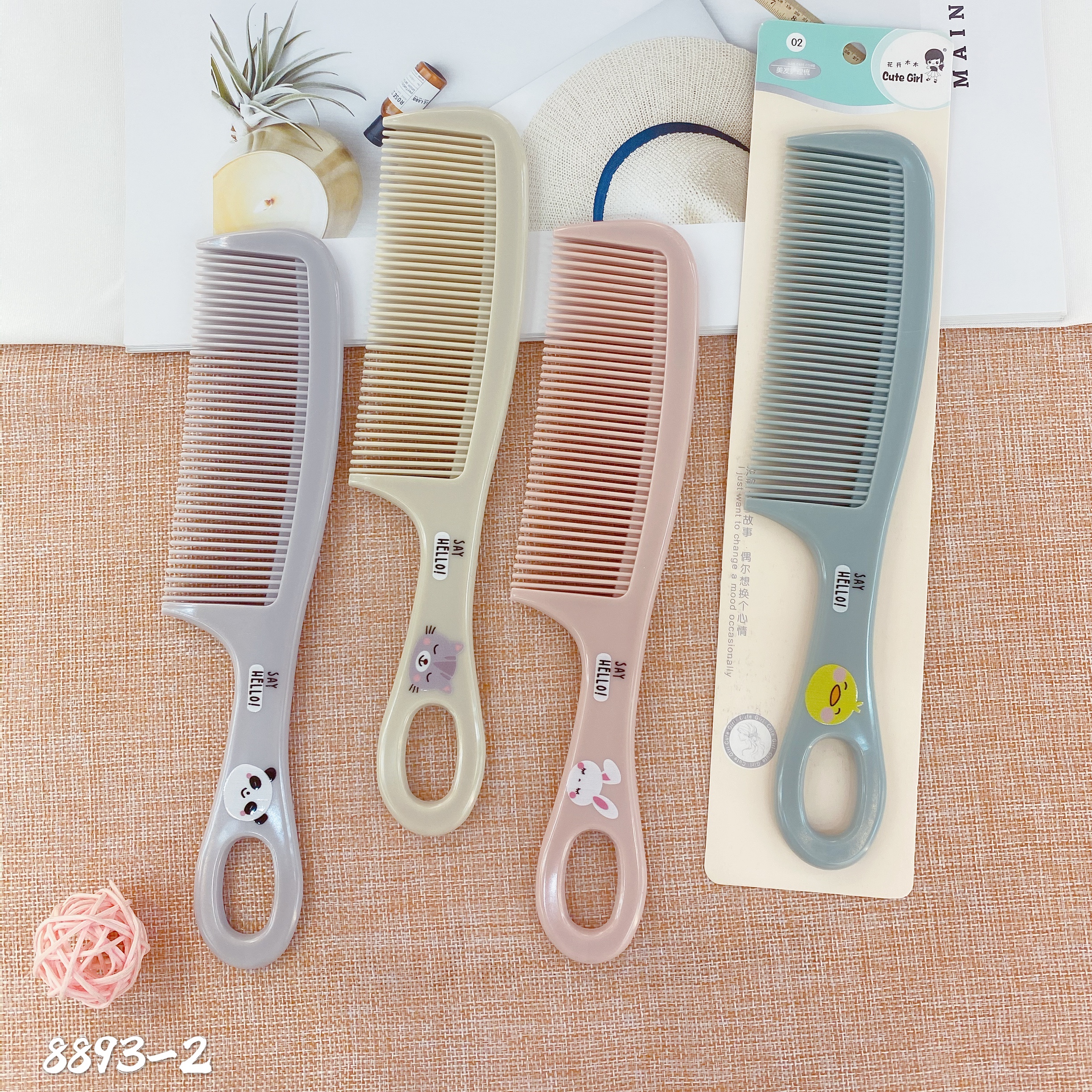 Cartoon Nordic-colored hair comb undefined