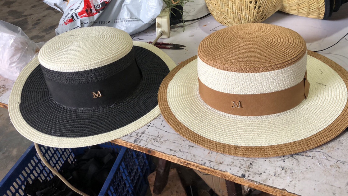网红平顶草帽女韩版潮夏天沙滩防晒遮阳帽子礼帽M字母编织渔夫帽