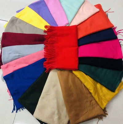 Autumn And Winter All Wear Scarves And Shawls