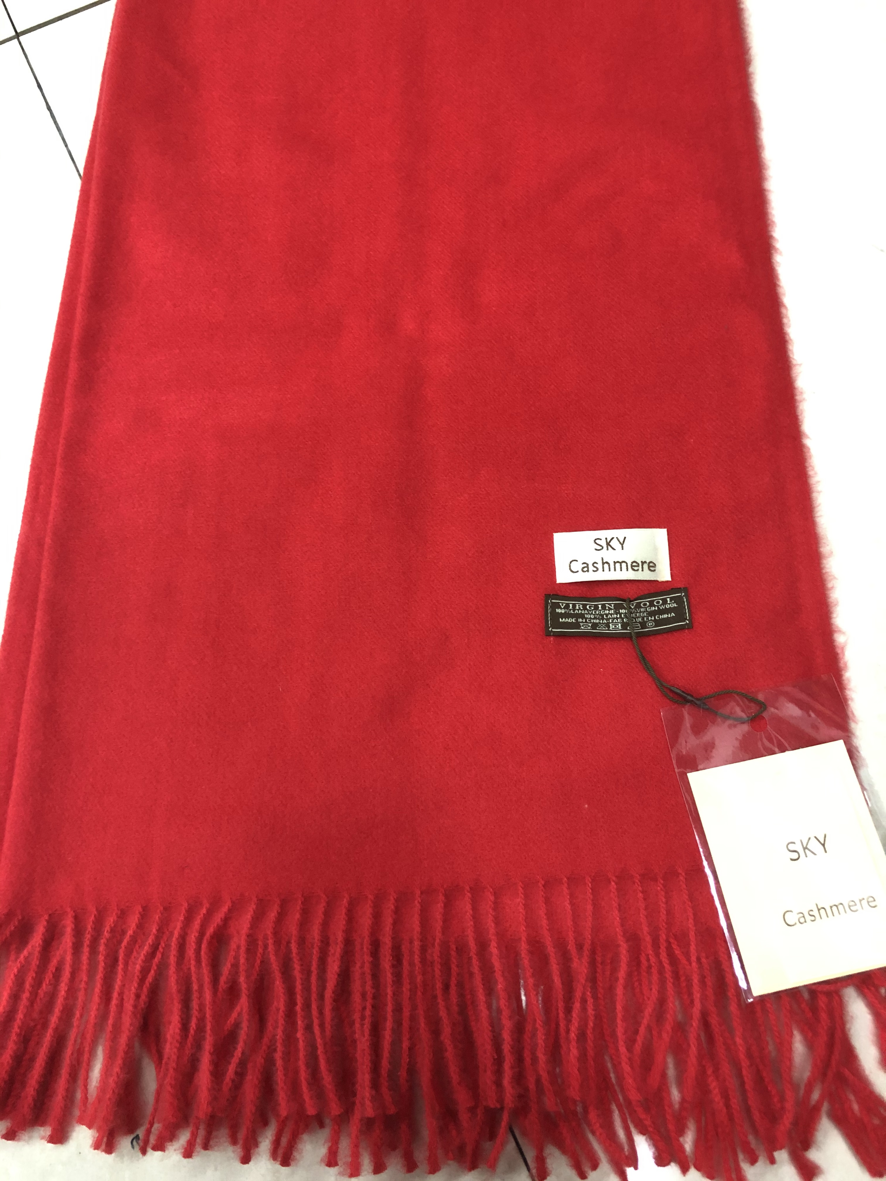 Versatile Fashion Classic Scarf 🧣 Application Scenario