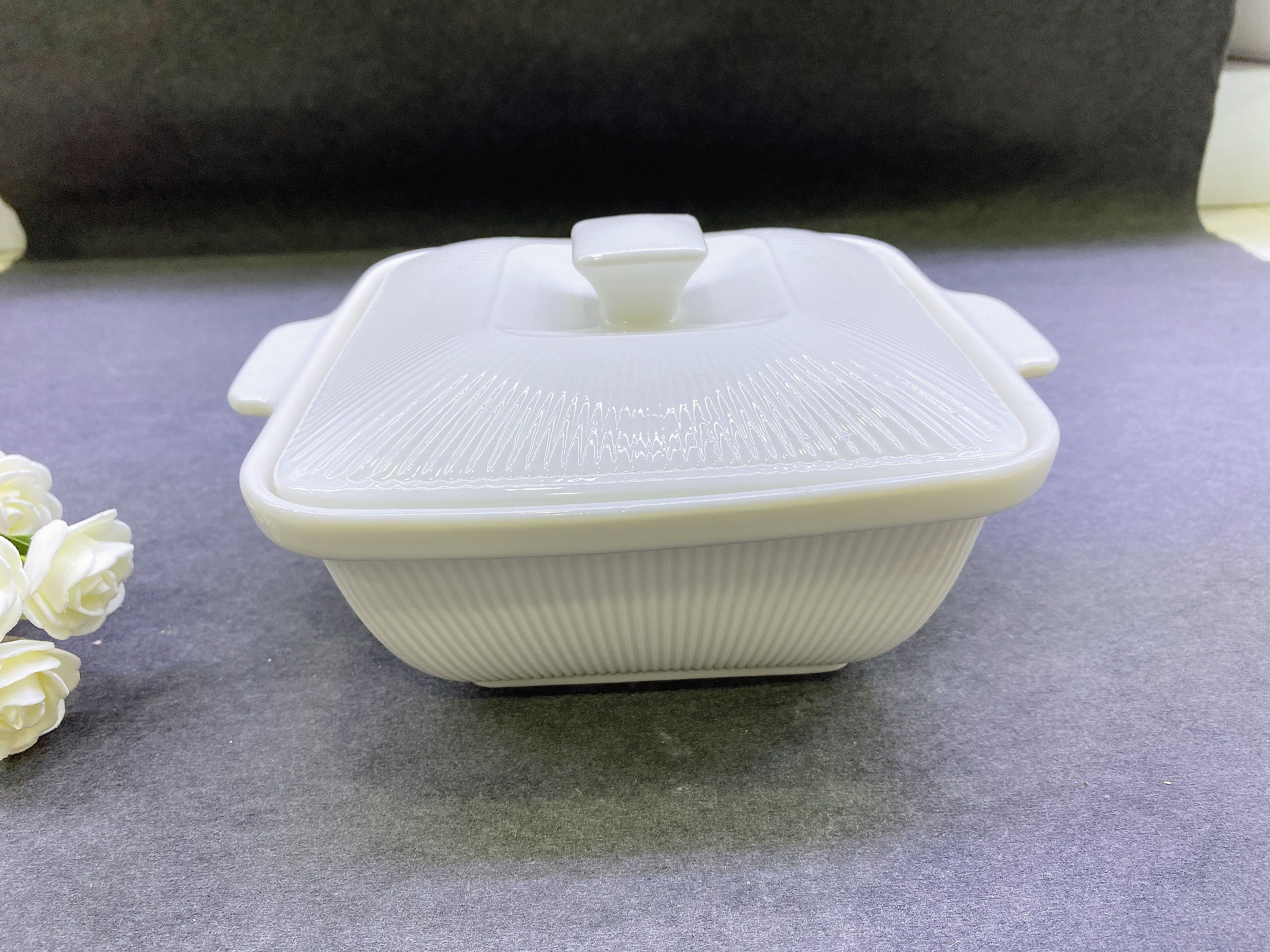 White ceramic soup POTS and bowls